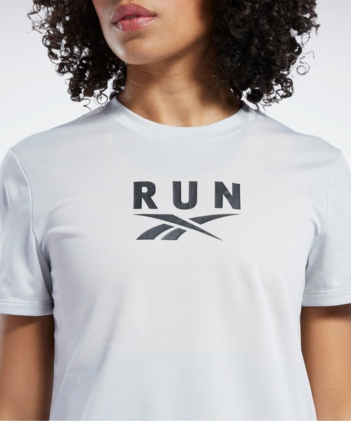 Reebok（リーボック）の「ワークアウト レディ ラン スピードウィック Tシャツ / Workout Ready Run Speedwick T-Shirt（Tシャツ/カットソー・レディース・ブラック/ライトピンク/ホワイト×ライトグレー・SMALL/MEDIUM/LARGE/X-LARGE/XX-LARGE/X-SMALL）」の14枚目の写真