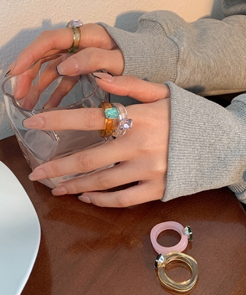 KOR（ケーオーアール）の「カラーストーン付き クリアリング（ネックレス・レディース・ブラウン/グリーン/イエロー/ピンク/クリア・FREE）」の17枚目の写真