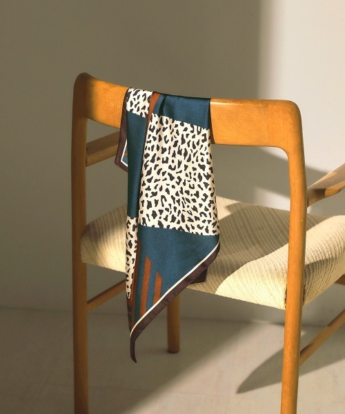 Bou Jeloud(ブージュルード)の「アソートモチーフストール(ストール/ショール・レディース・ブラウン/ピンク/ブルー・ONE SIZE)」の12枚目の写真