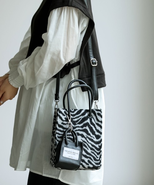 ALTROSE（アルトローズ）の「2WAYミニトートバッグ [シード]（トートバッグ・レディース・アイボリー/グリーン/ゼブラ/ブラック/パープル・FREE）」の5枚目の写真