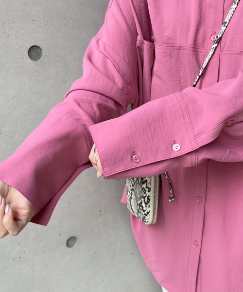 DouDou（ドゥドゥ）の「ワイドチュニックシャツ（シャツ/ブラウス・レディース・ブラック/オフホワイト/ピンク・FREE）」の6枚目の写真