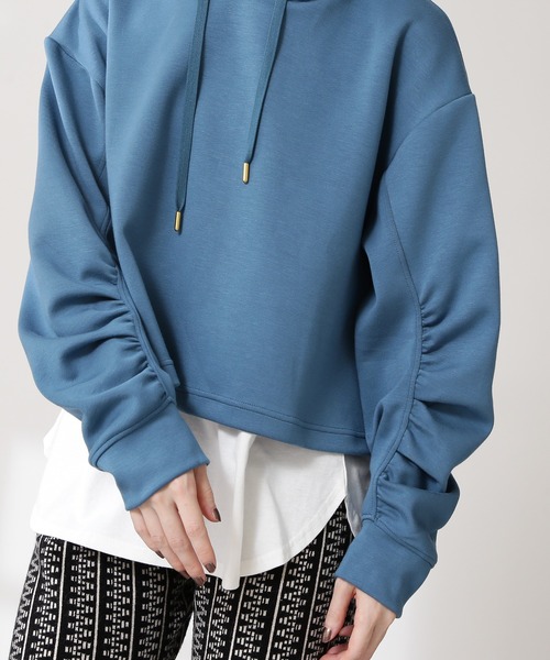 N.（N. Natural Beauty Basic）（エヌエヌナチュラルビューティーベーシック）の「◆ボリュームスリーブフーディーカットソー（Tシャツ/カットソー・レディース・チャコールグレー/ライトベージュ/ブルー・MEDIUM）」の8枚目の写真