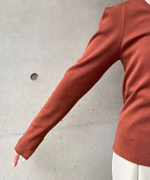 CAPRICIEUX LE'MAGE（カプリシューレマージュ）の「肩タックリブロンT（Tシャツ/カットソー・レディース・チャコールグレー/ブラック/ブラウン/アイボリー・FREE）」の5枚目の写真