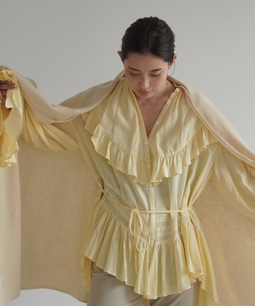 ETRE TOKYO（エトレトウキョウ）の「フレアネックフリルブラウス（シャツ/ブラウス・レディース・ホワイト/イエロー・FREE）」の3枚目の写真