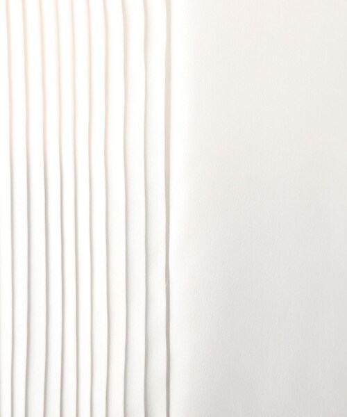 OPAQUE.CLIP（オペークドットクリップ）の「◆DELEGANTサテンプリーツブラウス【WEB限定サイズ】（シャツ/ブラウス・レディース・ネイビー/ライトベージュ/オフホワイト・34/42/36/40/38）」の7枚目の写真