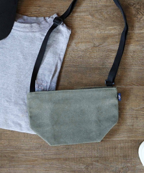  MAKE UP（メイクアップ）の「MAKE UP　アースカラー帆布 舟形ミニショルダーバッグL（ショルダーバッグ・メンズ・ネイビー/ブラウン/オフホワイト/カーキ/ダークグレー/マスタード/ワイン・FREE）」の4枚目の写真