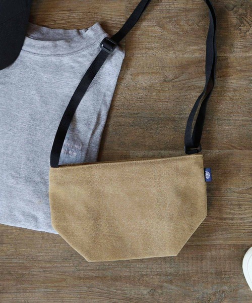  MAKE UP（メイクアップ）の「MAKE UP　アースカラー帆布 舟形ミニショルダーバッグL（ショルダーバッグ・メンズ・ネイビー/ブラウン/オフホワイト/カーキ/ダークグレー/マスタード/ワイン・FREE）」の6枚目の写真