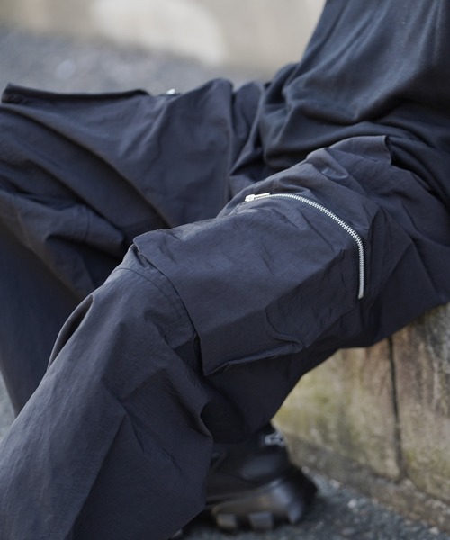 Espina（エスピナ）の「ジップポケットボリュームワイドカーゴパンツ（カーゴパンツ・メンズ・ブラック・SMALL/MEDIUM）」の3枚目の写真