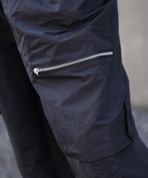 Espina（エスピナ）の「ジップポケットボリュームワイドカーゴパンツ（カーゴパンツ・メンズ・ブラック・SMALL/MEDIUM）」の4枚目の写真