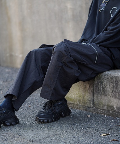 Espina（エスピナ）の「ジップポケットボリュームワイドカーゴパンツ（カーゴパンツ・メンズ・ブラック・SMALL/MEDIUM）」の8枚目の写真