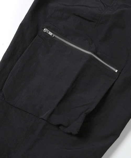 Espina（エスピナ）の「ジップポケットボリュームワイドカーゴパンツ（カーゴパンツ・メンズ・ブラック・SMALL/MEDIUM）」の9枚目の写真