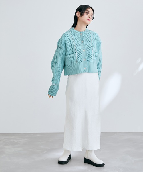 ADAM ET ROPE'(アダムエロペ)の「【WEB限定】ケーブルショートカーディガン(カーディガン/ボレロ・レディース・レッド/グリーン系その他/オフホワイト/ブラック・FREE)」の6枚目の写真