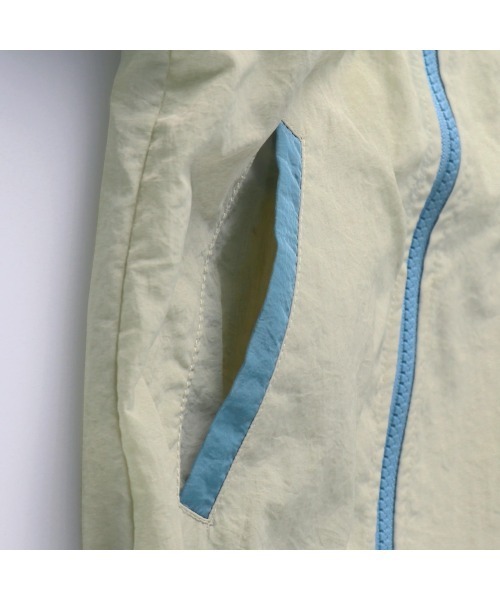 BRANSHES(ブランシェス)の「【撥水加工・フード収納可】ウインドブレーカー(ナイロンジャケット・キッズ・ベージュ/キャメル・90cm/100cm/110cm/120cm/130cm/140cm/150cm)」の16枚目の写真