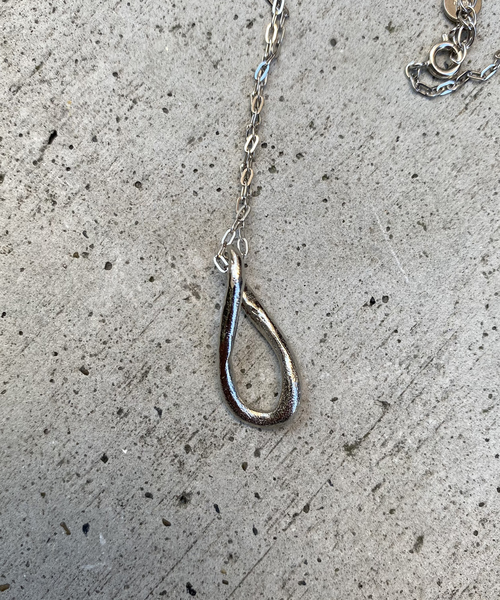 NOMINE（ノミネ）の「ツイストモチーフリングネックレス（ネックレス・レディース・シルバー/ゴールド・フリー）」の3枚目の写真