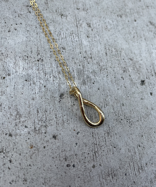 NOMINE（ノミネ）の「ツイストモチーフリングネックレス（ネックレス・レディース・シルバー/ゴールド・フリー）」の4枚目の写真