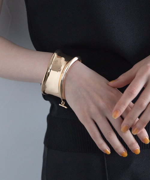 HARE(ハレ)の「メタルワイドバングル(HARE)(バングル/リストバンド・レディース・シルバー/ゴールド・FREE)」の1枚目の写真