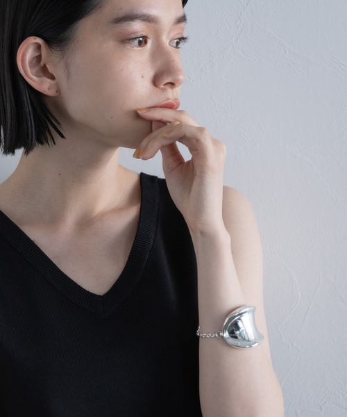 HARE(ハレ)の「メタルワイドバングル(HARE)(バングル/リストバンド・レディース・シルバー/ゴールド・FREE)」の6枚目の写真