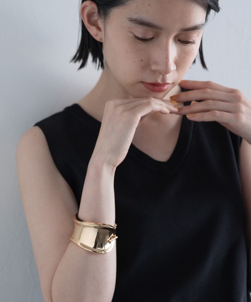 HARE(ハレ)の「メタルワイドバングル(HARE)(バングル/リストバンド・レディース・シルバー/ゴールド・FREE)」の8枚目の写真