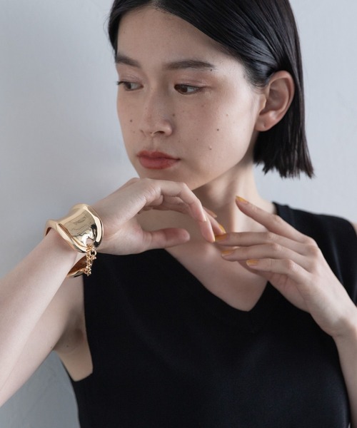 HARE(ハレ)の「メタルワイドバングル(HARE)(バングル/リストバンド・レディース・シルバー/ゴールド・FREE)」の10枚目の写真