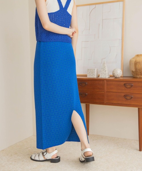 LOWRYS FARM（ローリーズファーム）の「ジオメトリック柄タイトスカート　282850（スカート・レディース・ブラック/ブラウン/ブルー・FREE）」の3枚目の写真