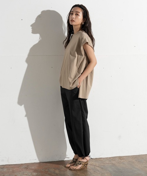 EUCLAID(エウクレイド)の「ノースリーブ裾フレアカットソー(Tシャツ/カットソー・レディース・ベージュ/ブラック/オフホワイト・FREE)」の19枚目の写真