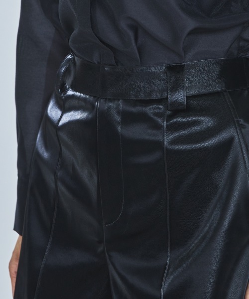 DOUBLE STANDARD CLOTHING(ダブルスタンダードクロージング)の「フェイクシルケットレザーショートパンツ(その他パンツ・レディース・ブラック・38/36)」の2枚目の写真