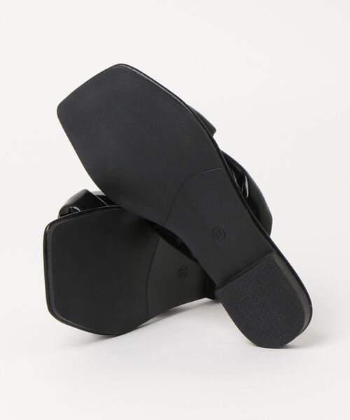ap retro（アプレトロ）の「スクエアクッションサンダル（サンダル・レディース・ブラック/ホワイト・MEDIUM/LARGE）」の5枚目の写真