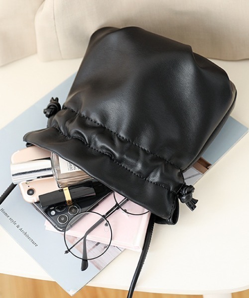 Auntie Rosa（アンティローザ）の「フェイクレザー 巾着ポシェット/ショルダーバッグ（ショルダーバッグ・レディース・ホワイト/ブラック/イエロー/ミント・ONE SIZE）」の11枚目の写真