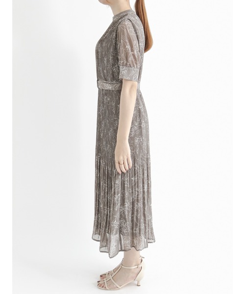 Te chichi（テチチ）の「ラインフラワーシフォンプリーツワンピース（ワンピース・レディース・ネイビー/チャコール・ﾌﾘ-）」の11枚目の写真