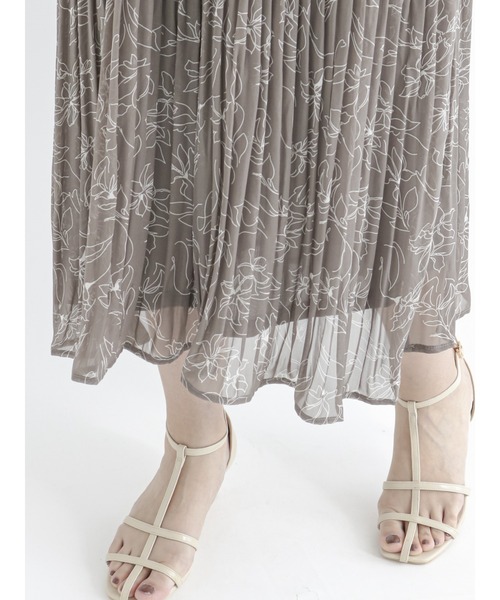 Te chichi（テチチ）の「ラインフラワーシフォンプリーツワンピース（ワンピース・レディース・ネイビー/チャコール・ﾌﾘ-）」の4枚目の写真