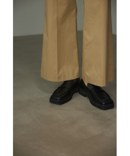 BLACK BY MOUSSY（ブラックバイマウジー）の「square toe loafer（スクエアトゥローファー）（ローファー・レディース・ベージュ/ブラック・37/36/38）」の18枚目の写真