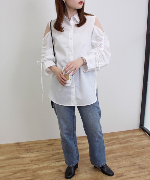 MLI'A(エムリア)の「袖シャーリング肩あきブラウス(シャツ/ブラウス・レディース・オフホワイト/ブルー/ピンク・M)」の6枚目の写真