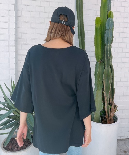 Vicente（ヴィセンテ）の「Gloss slit tops（Tシャツ/カットソー・レディース・ブラック/ベージュ・FREE）」の13枚目の写真