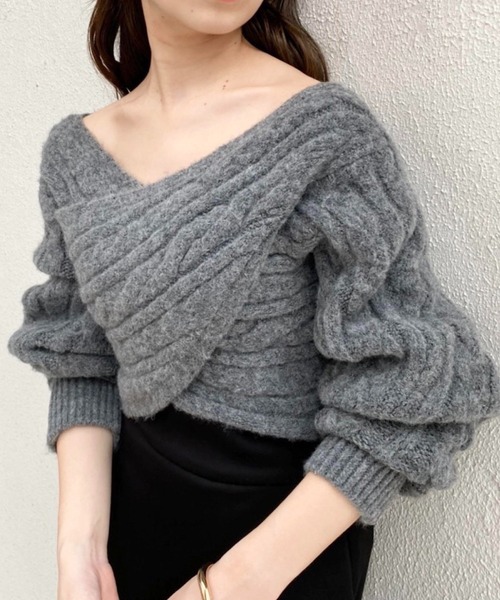 Chico（チコ）の「【WEB限定】2wayドルマンバッククロスケーブルニット（ニット/セーター・レディース・ブラック/グリーン/アイボリー/グレー・FREE）」の4枚目の写真