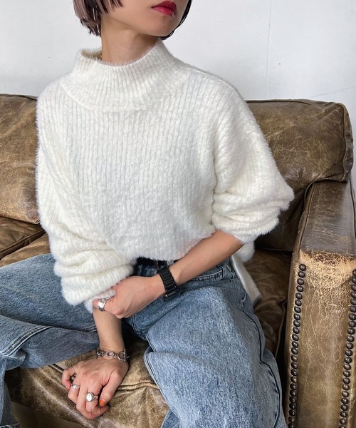 PAGEBOY(ページボーイ)の「WEB限定アイテム / フェザーヤーンニットプルオーバー(ニット/セーター・レディース・ブラック/イエロー/オフホワイト/ブルーグリーン・FREE)」の7枚目の写真