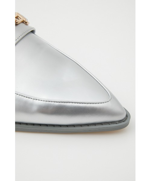 rienda(リエンダ)の「ポインテットトゥスレンダーチェーンローファー(ローファー・レディース・ブラック/アイボリー/シルバー・MEDIUM/SMALL/LARGE)」の6枚目の写真