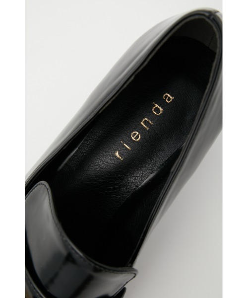 rienda(リエンダ)の「ポインテットトゥスレンダーチェーンローファー(ローファー・レディース・ブラック/アイボリー/シルバー・MEDIUM/SMALL/LARGE)」の16枚目の写真