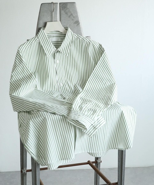 SENSE OF PLACE by URBAN RESEARCH（センスオブプレイスバイアーバンリサーチ）の「『イージーケア』ストライプルーズシャツ（シャツ/ブラウス・メンズ・ホワイト/ブルー/ライトカーキ/ベージュ/チャコールグレー・MEDIUM/LARGE）」の4枚目の写真