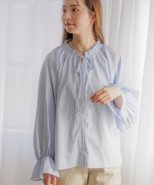 flower(フラワー)の「リラックスフリルシャツ(シャツ/ブラウス・レディース・ホワイト/ブルー・FREE)」の2枚目の写真