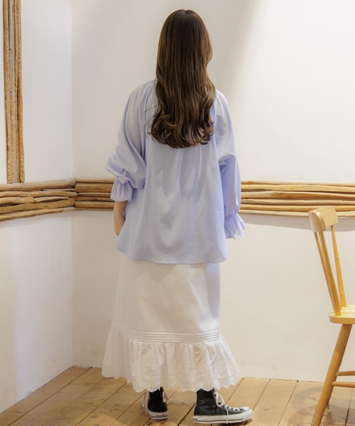 flower(フラワー)の「リラックスフリルシャツ(シャツ/ブラウス・レディース・ホワイト/ブルー・FREE)」の6枚目の写真