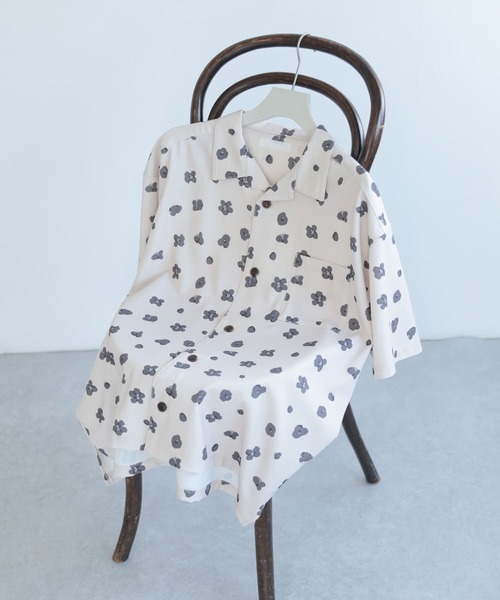 SENSE OF PLACE by URBAN RESEARCH（センスオブプレイスバイアーバンリサーチ）の「『イージーケア』ボタニカルオープンカラールーズシャツ（シャツ/ブラウス・メンズ・ブルー/ライトベージュ/グリーン/チャコールグレー・SMALL/MEDIUM/LARGE）」の3枚目の写真