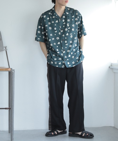 SENSE OF PLACE by URBAN RESEARCH（センスオブプレイスバイアーバンリサーチ）の「『イージーケア』ボタニカルオープンカラールーズシャツ（シャツ/ブラウス・メンズ・ブルー/ライトベージュ/グリーン/チャコールグレー・SMALL/MEDIUM/LARGE）」の19枚目の写真