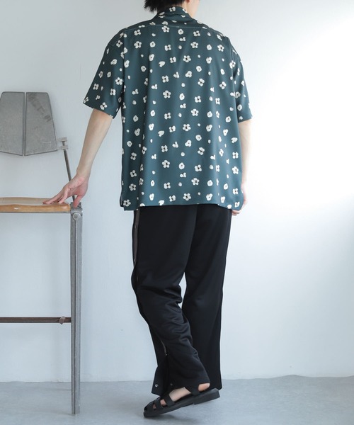 SENSE OF PLACE by URBAN RESEARCH（センスオブプレイスバイアーバンリサーチ）の「『イージーケア』ボタニカルオープンカラールーズシャツ（シャツ/ブラウス・メンズ・ブルー/ライトベージュ/グリーン/チャコールグレー・SMALL/MEDIUM/LARGE）」の21枚目の写真