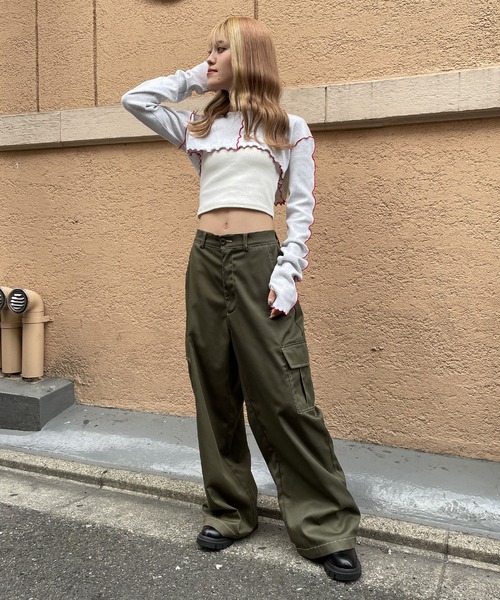 SPINNS（スピンズ）の「【前後ろ2WAY仕様】スーパーショート丈 メローカットソー（Tシャツ/カットソー・レディース・オートミール/チャコール/ブラック・ONESIZE）」の4枚目の写真