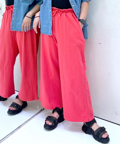 FOREVER 21（フォーエバー トゥエンティーワン）の「ドロストカットパンツ（その他パンツ・レディース・ブルー/ホワイト/レッド/ブラック・SMALL/MEDIUM）」の4枚目の写真