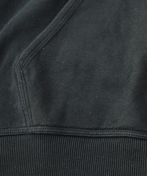 Champion(チャンピオン)の「【ヴィンテージ古着】Champion / チャンピオン フロントロゴ スウェットパーカー(パーカー・メンズ・ブラック・LARGE)」の4枚目の写真
