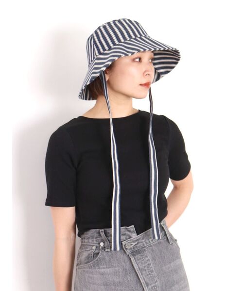 Ungrid(アングリッド)の「バックオープンフィットTee(Tシャツ/カットソー・レディース・ブラック/レッド/オフホワイト・FREE)」の4枚目の写真