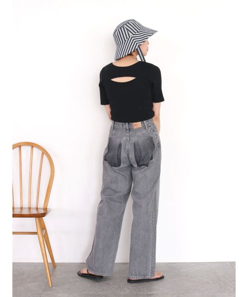 Ungrid(アングリッド)の「バックオープンフィットTee(Tシャツ/カットソー・レディース・ブラック/レッド/オフホワイト・FREE)」の10枚目の写真