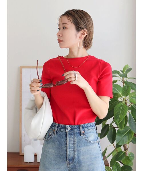 Ungrid(アングリッド)の「バックオープンフィットTee(Tシャツ/カットソー・レディース・ブラック/レッド/オフホワイト・FREE)」の7枚目の写真