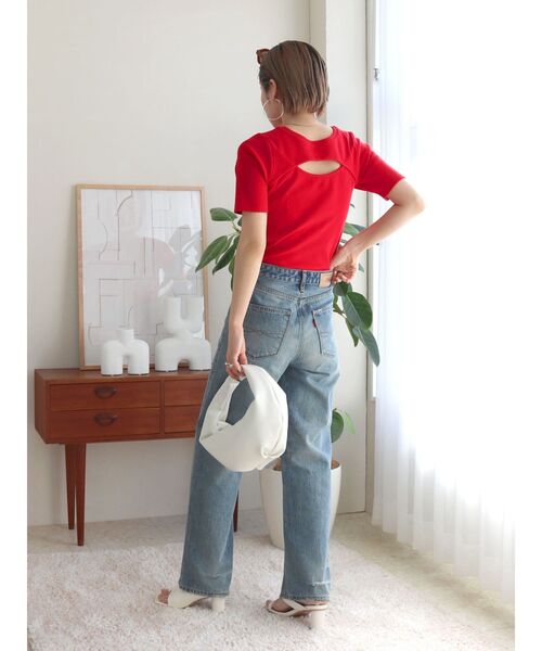 Ungrid(アングリッド)の「バックオープンフィットTee(Tシャツ/カットソー・レディース・ブラック/レッド/オフホワイト・FREE)」の13枚目の写真